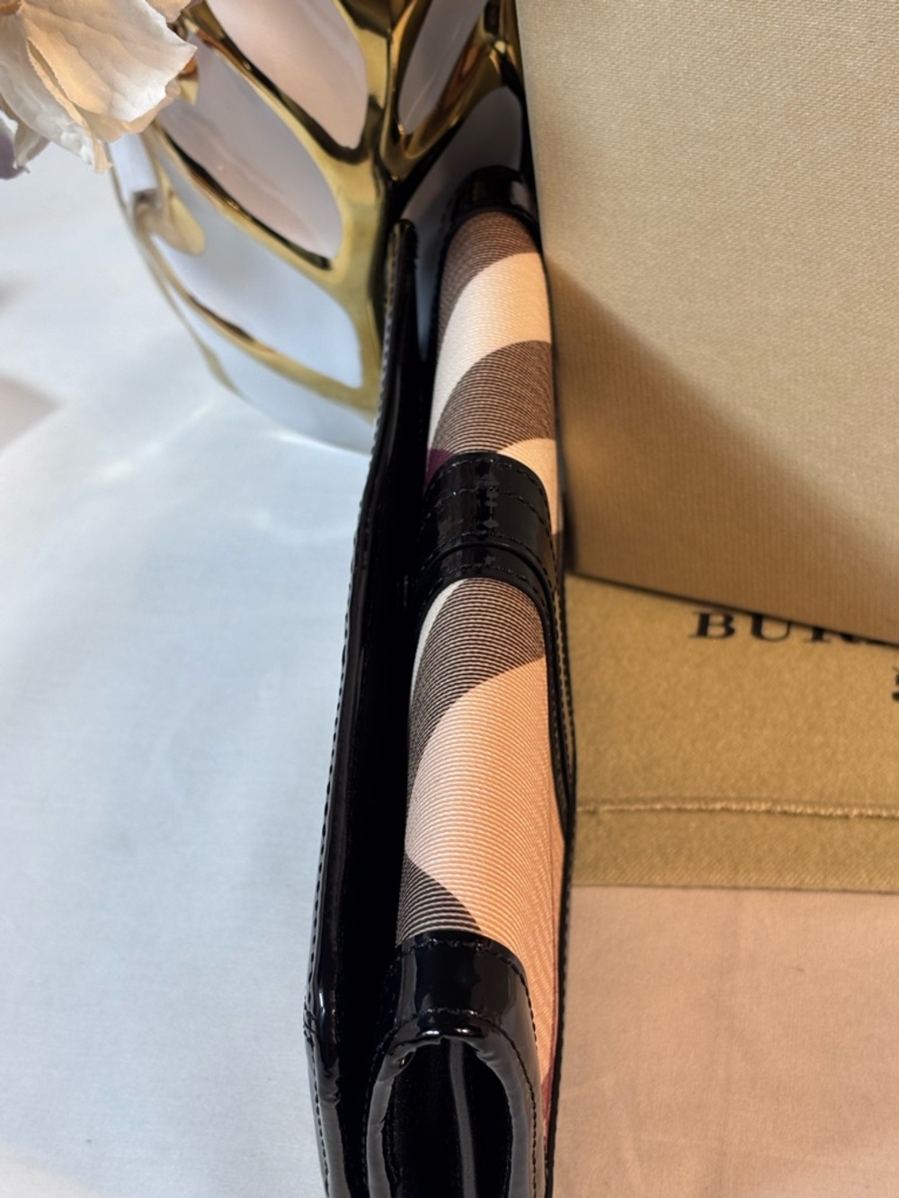 Beautiful Burberry Wallet - Picture 4 of 15
